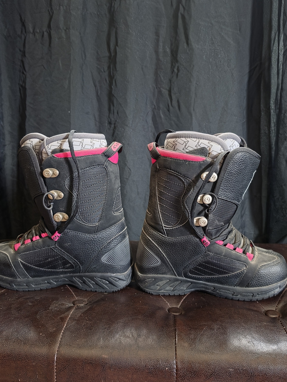 Women's Black & Pink Winter Snow Boots - Picture 2 of 4